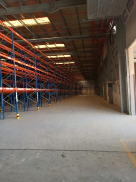 121,500 sqft Plot & 74,000 sqft Warehouse with Office and Loading Bay for Sale in Jafza SouthProperty ID: ASH PP 2808Location: Jafza (South)Property Type: Warehouse with Office and Loading Bay, Fully Rented OutProperty Details:• Plot Si  | RGEstate UAE