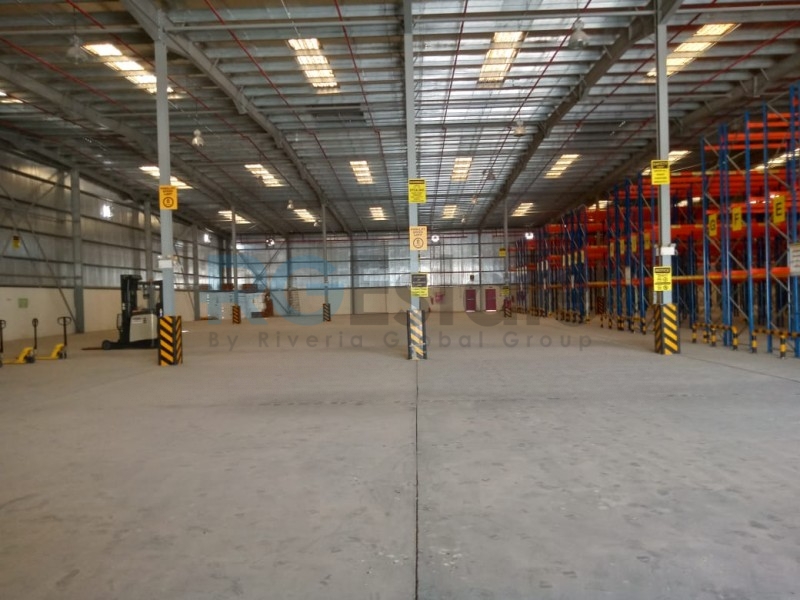 121,500 sqft Plot & 74,000 sqft Warehouse with Office and Loading Bay for Sale in Jafza SouthProperty ID: ASH PP 2808Location: Jafza (South)Property Type: Warehouse with Office and Loading Bay, Fully Rented OutProperty Details:• Plot Si  | RGEstate UAE