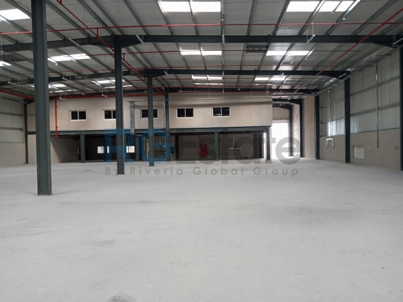 مستودع بمساحة 35000 قدم مربع | طاقة 550 كيلو وات | ارتفاع 8 متر  | RGEstate UAE