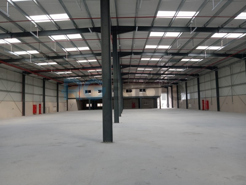 مستودع بمساحة 35000 قدم مربع | طاقة 550 كيلو وات | ارتفاع 8 متر  | RGEstate UAE