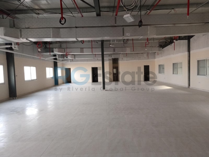 مستودع بمساحة 35000 قدم مربع | طاقة 550 كيلو وات | ارتفاع 8 متر  | RGEstate UAE