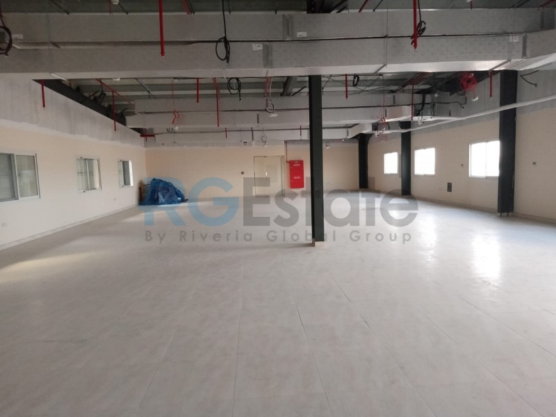 مستودع بمساحة 35000 قدم مربع | طاقة 550 كيلو وات | ارتفاع 8 متر  | RGEstate UAE