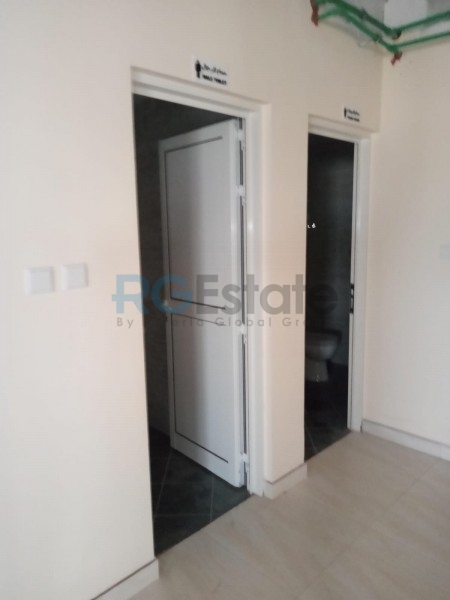 مستودع بمساحة 35000 قدم مربع | طاقة 550 كيلو وات | ارتفاع 8 متر  | RGEstate UAE