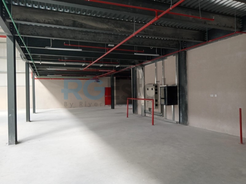 مستودع بمساحة 35000 قدم مربع | طاقة 550 كيلو وات | ارتفاع 8 متر  | RGEstate UAE