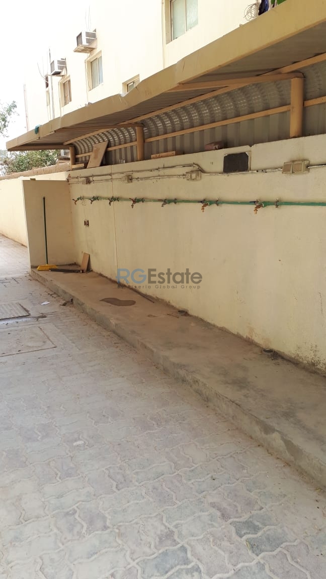 33 غرفة سكن عمال مستقل متاحة للبيع في المحيصنة (سونابور)  | RGEstate UAE