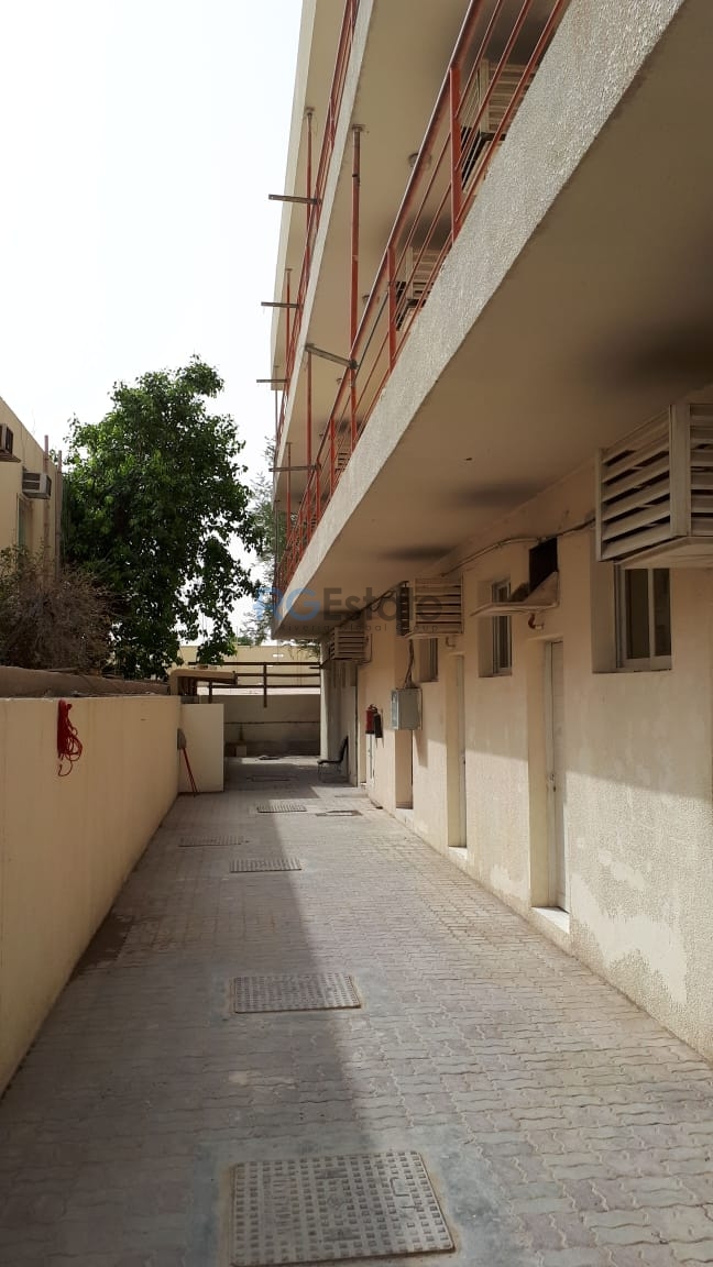 33 غرفة سكن عمال مستقل متاحة للبيع في المحيصنة (سونابور)  | RGEstate UAE