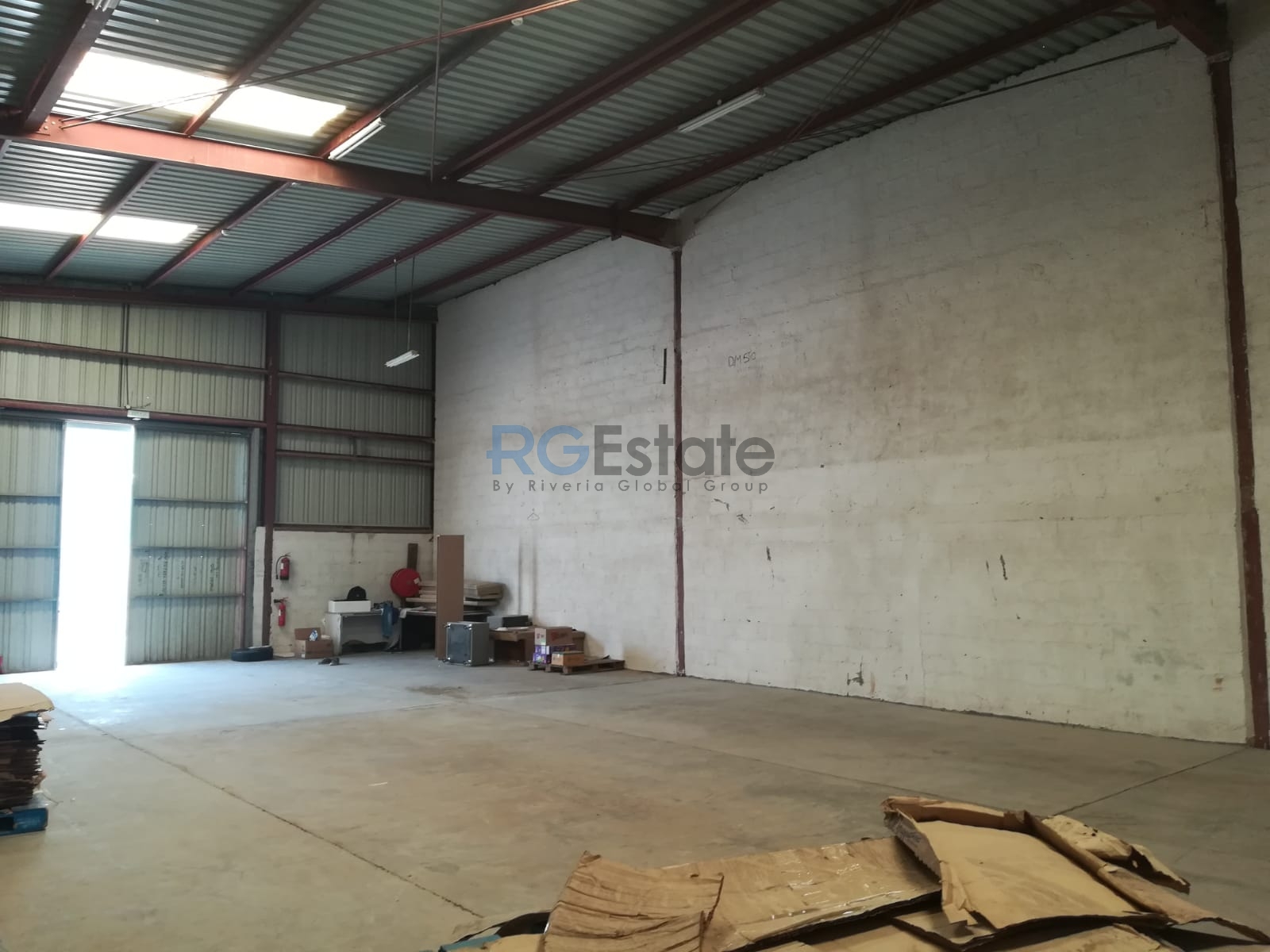 أرض تجارية بمساحة 90،000 قدم مربع مع مكتب مخزن متاحة للبيع في القوز بالقرب من شارع الخيل الأول  | RGEstate UAE