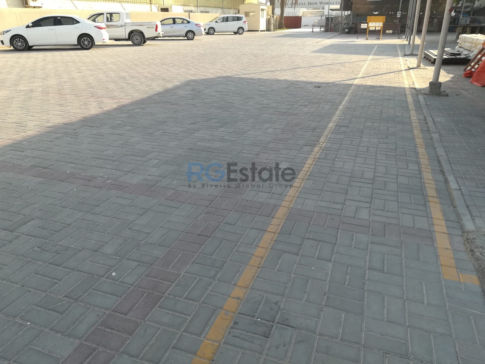 أرض تجارية بمساحة 90،000 قدم مربع مع مكتب مخزن متاحة للبيع في القوز بالقرب من شارع الخيل الأول  | RGEstate UAE