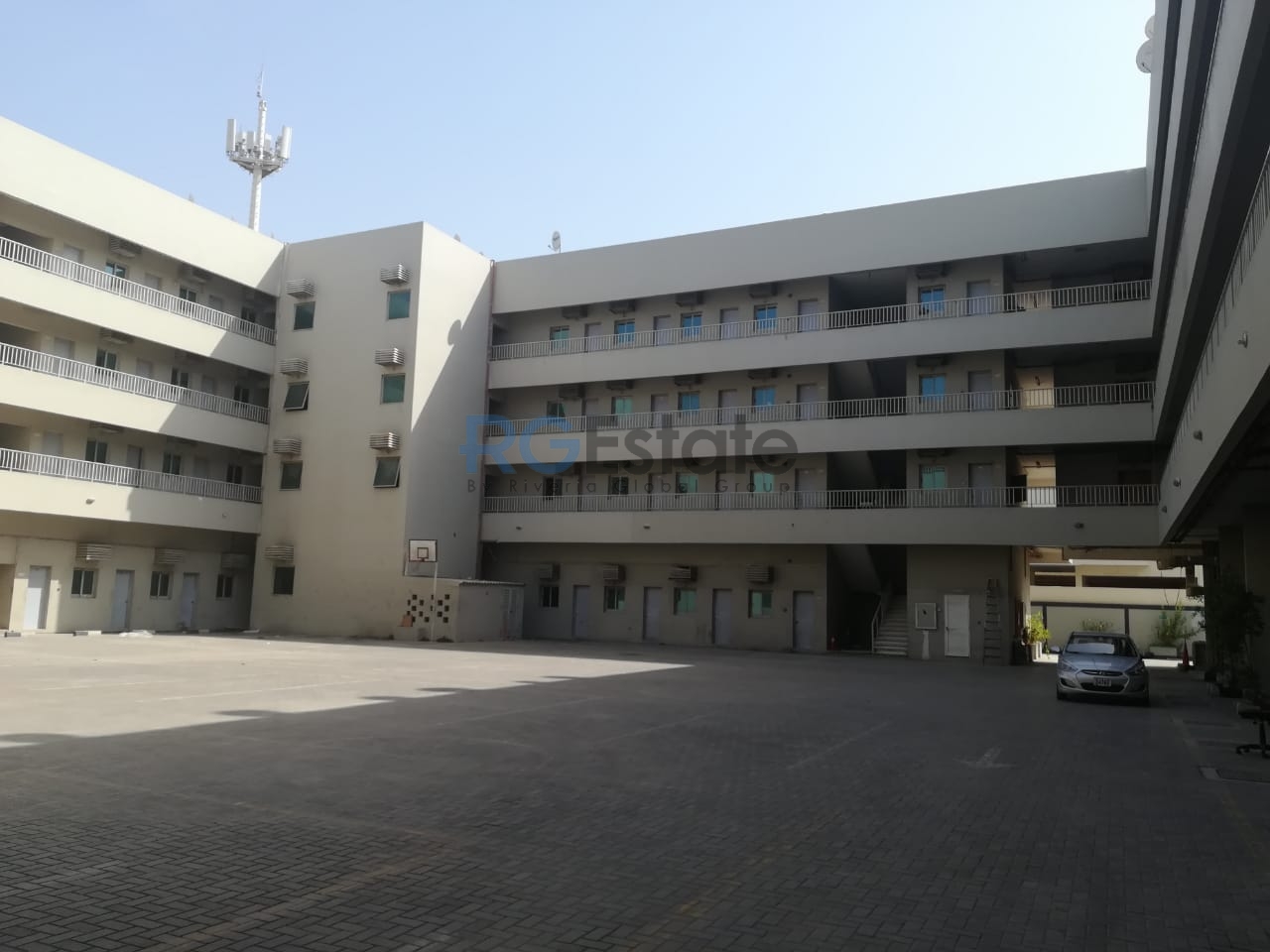 291 غرفة سكن مع مكتب ومتجر متاح للبيع في القوز  | RGEstate UAE