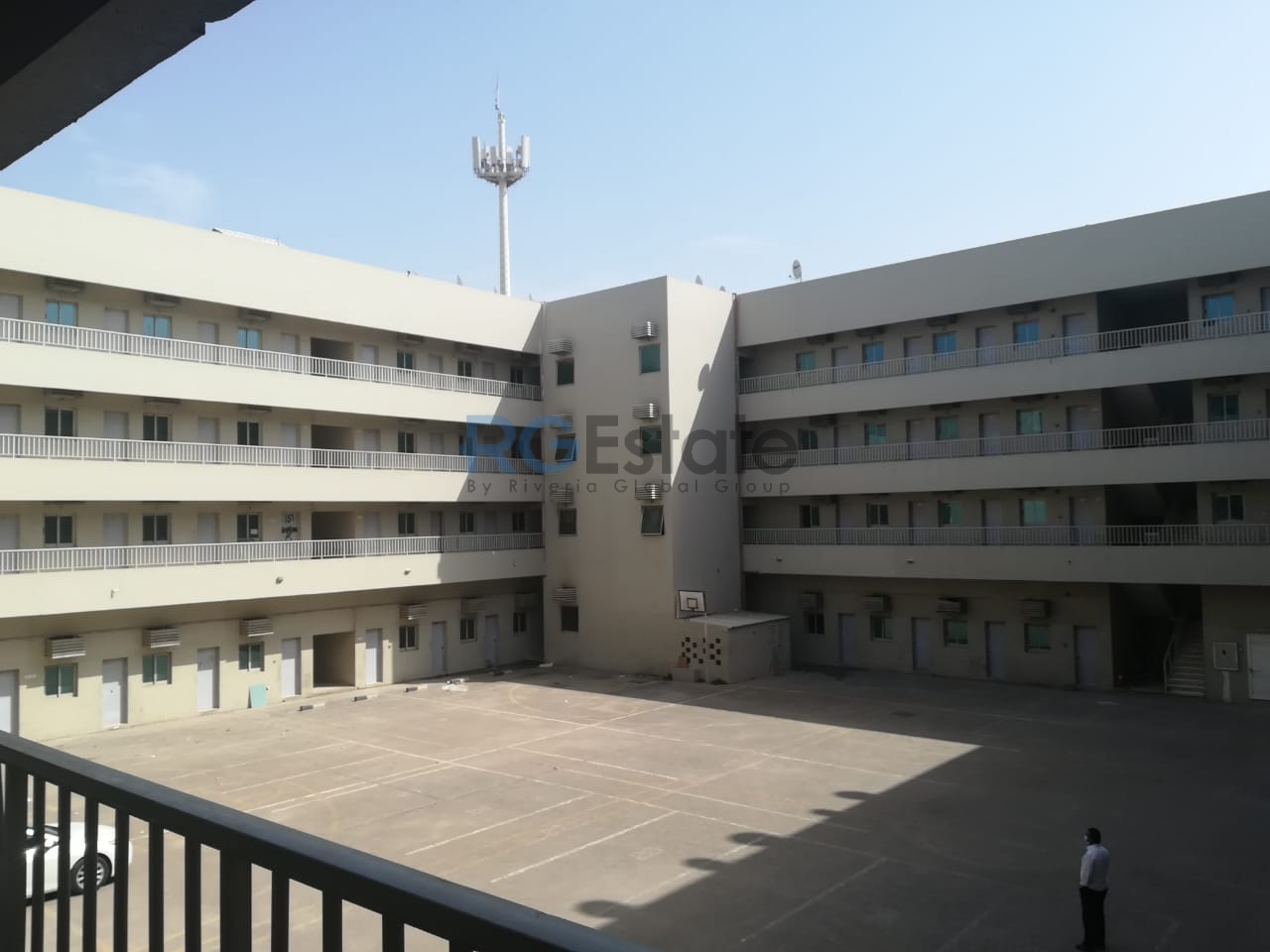 291 غرفة سكن مع مكتب ومتجر متاح للبيع في القوز  | RGEstate UAE