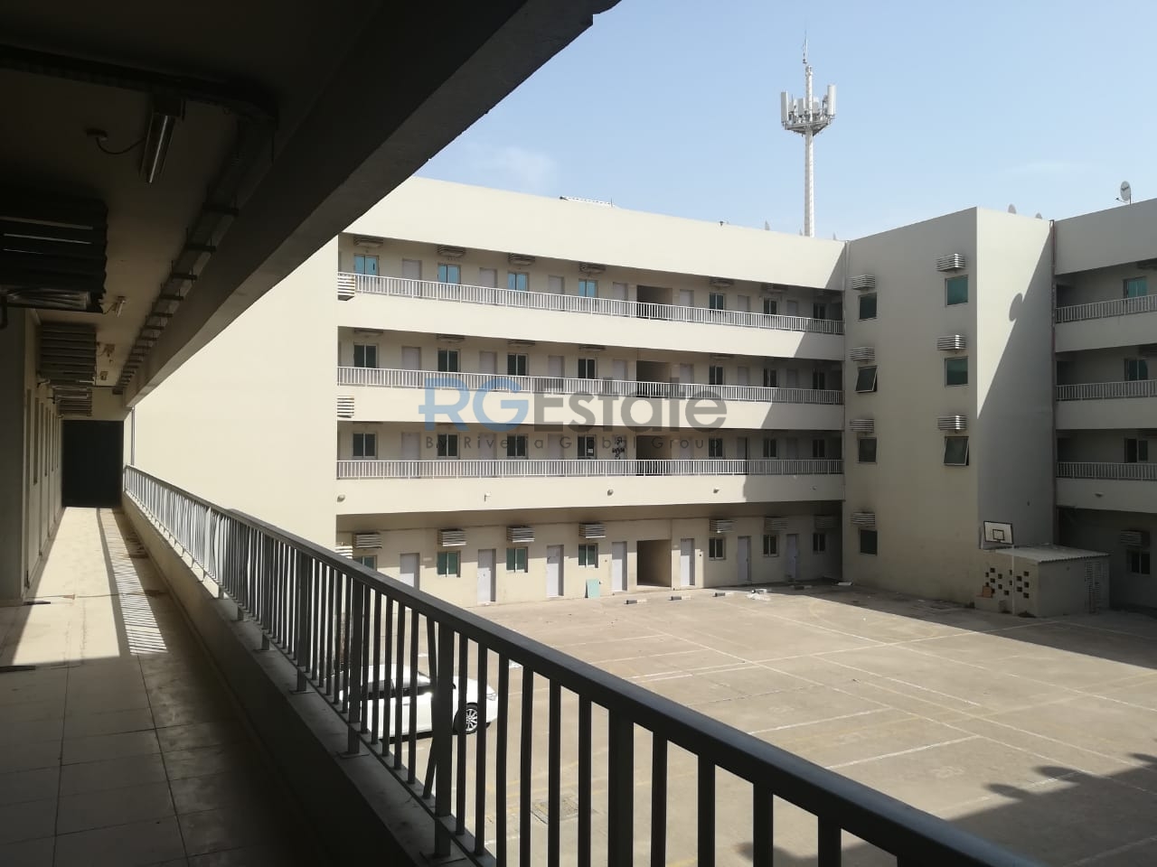 291 غرفة سكن مع مكتب ومتجر متاح للبيع في القوز  | RGEstate UAE