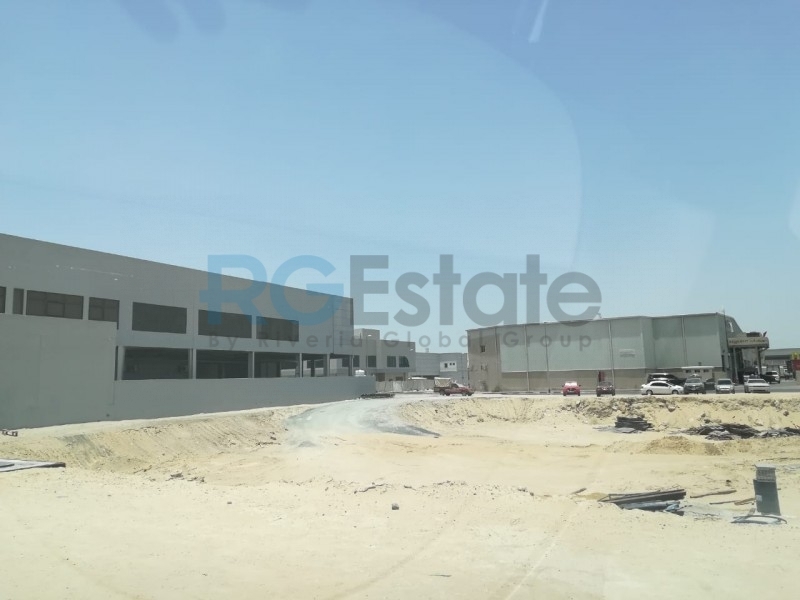 20000 قدم مربع أرض تملك حر لمكتب صالة العرض  | RGEstate UAE