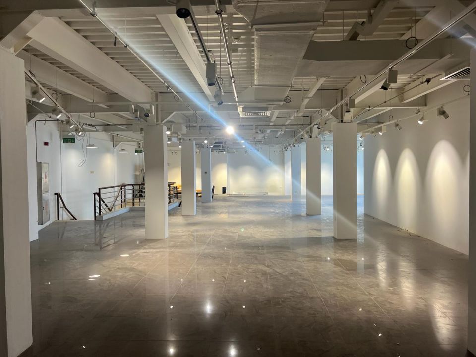 6,900 sqft Showroom with Mezzanine for Sale in Jafza.  | RGEstate UAE