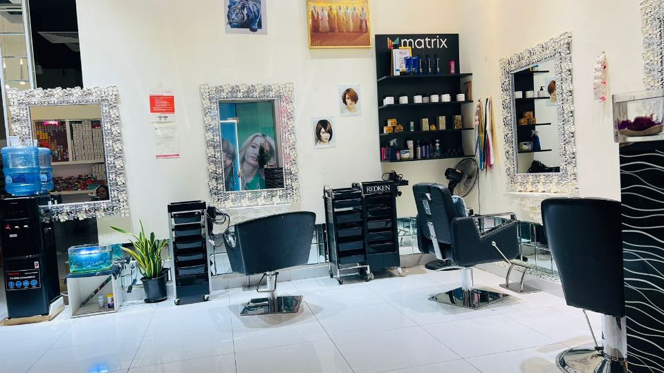 Running Business Ladies Salon For Sale  - Oud Metha - RP 4309  | RGEstate UAE