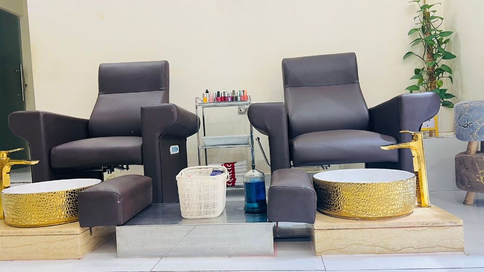 Running Business Ladies Salon For Sale  - Oud Metha - RP 4309  | RGEstate UAE