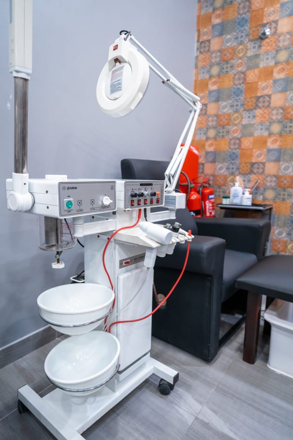 Running Business Gents Salon for Sale In Al Majan | Prime Location | Residence Tower | - Al Majan - VIN 4040  | RGEstate UAE