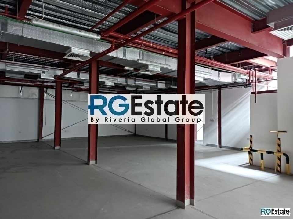 11,000 Sqft Showroom Warehouse with Mezzanine Floor Available for Rent in Al Quoz Industrial Area  | RGEstate UAE