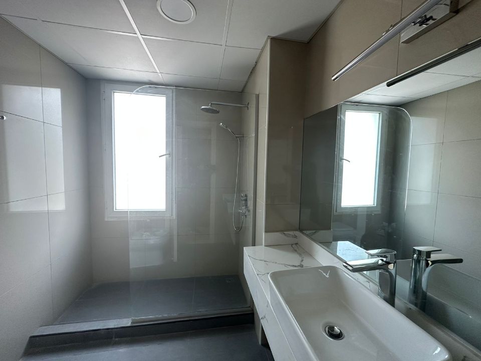 SPACIOUS AND BRIGHT| 4 PLUS MAIDS  | OPEN KITCHEN   | RGEstate UAE