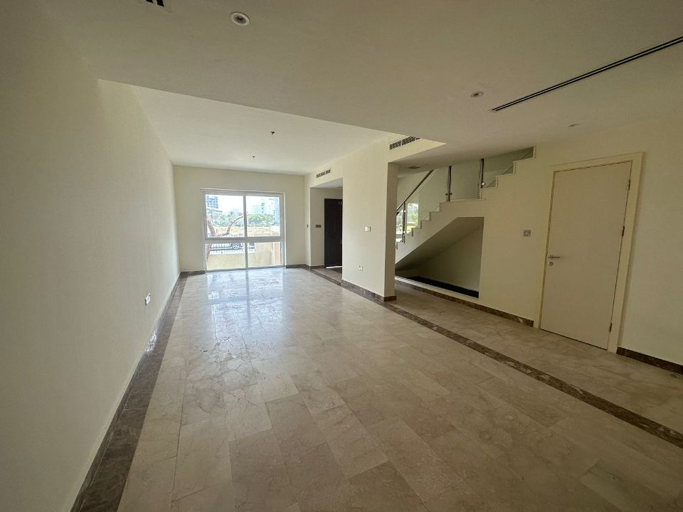 SPACIOUS AND BRIGHT| 4 PLUS MAIDS  | OPEN KITCHEN   | RGEstate UAE