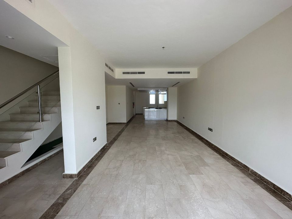 SPACIOUS AND BRIGHT| 4 PLUS MAIDS  | OPEN KITCHEN   | RGEstate UAE