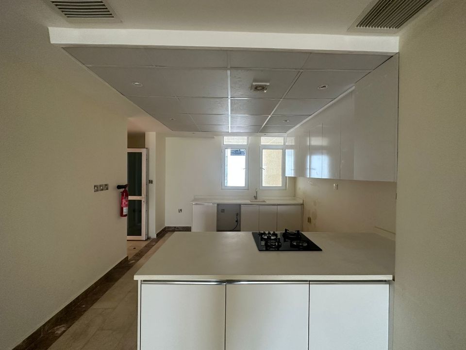 SPACIOUS AND BRIGHT| 4 PLUS MAIDS  | OPEN KITCHEN   | RGEstate UAE