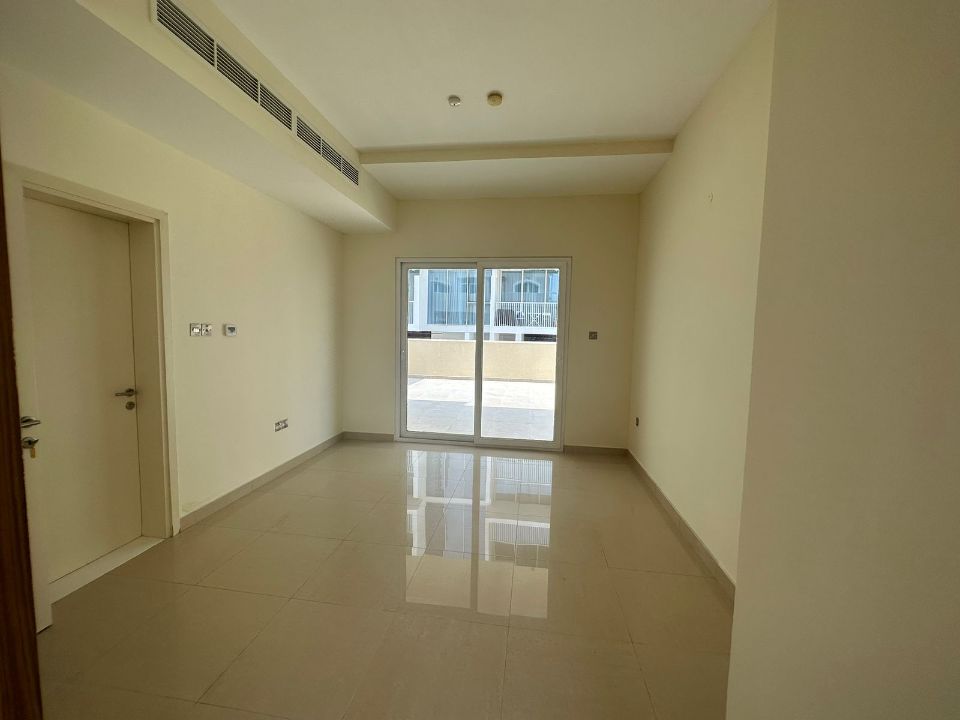 SPACIOUS AND BRIGHT| 4 PLUS MAIDS  | OPEN KITCHEN   | RGEstate UAE
