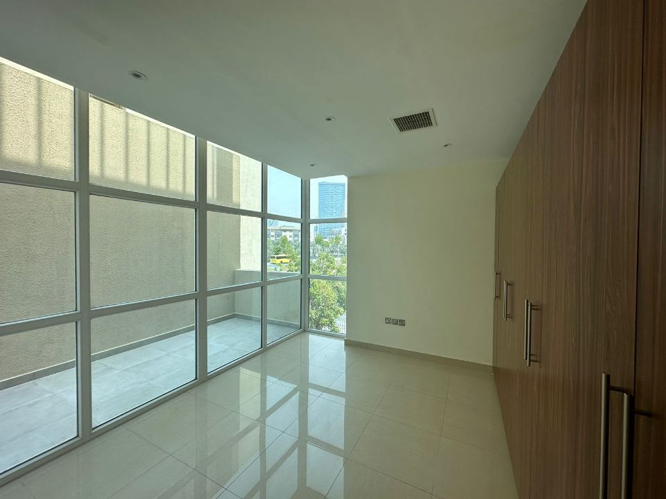 SPACIOUS AND BRIGHT| 4 PLUS MAIDS  | OPEN KITCHEN   | RGEstate UAE