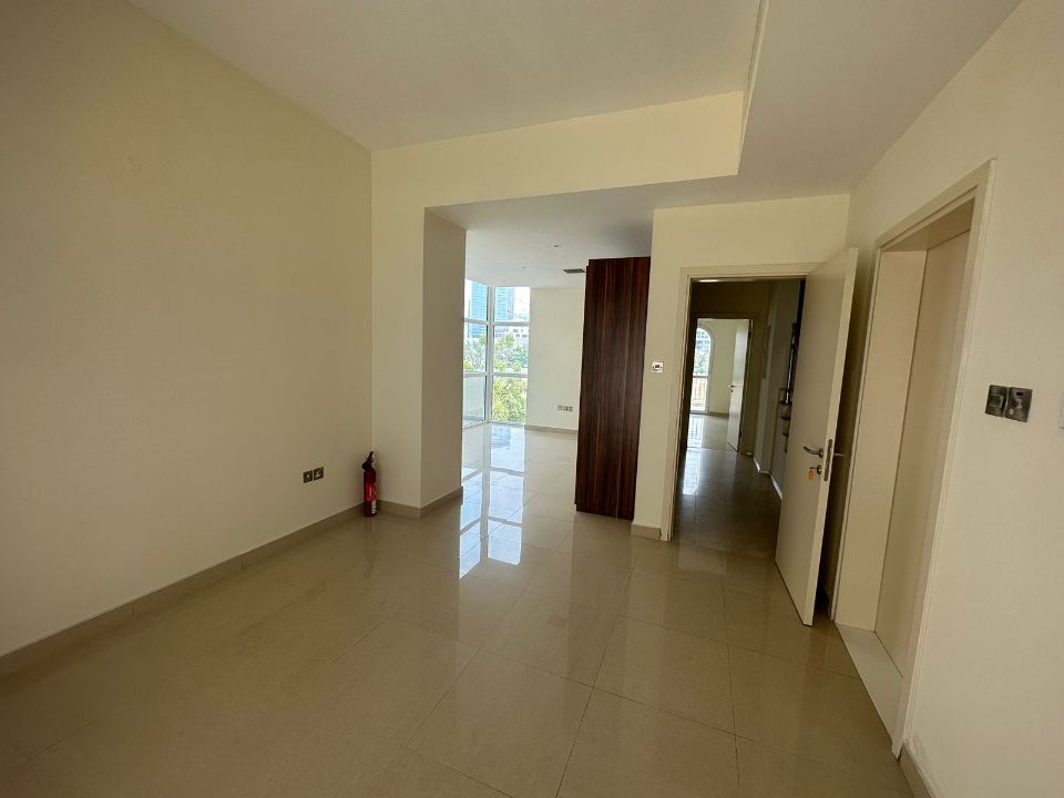 SPACIOUS AND BRIGHT| 4 PLUS MAIDS  | OPEN KITCHEN   | RGEstate UAE