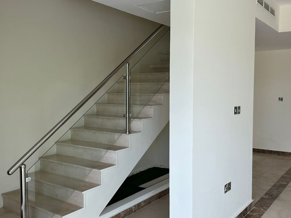 SPACIOUS AND BRIGHT| 4 PLUS MAIDS  | OPEN KITCHEN   | RGEstate UAE