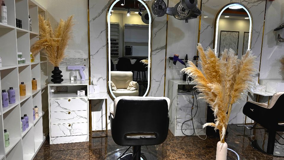 Running Ladies Salon For Sale in Al Barsha - Al Barsha - VIN 4437  | RGEstate UAE