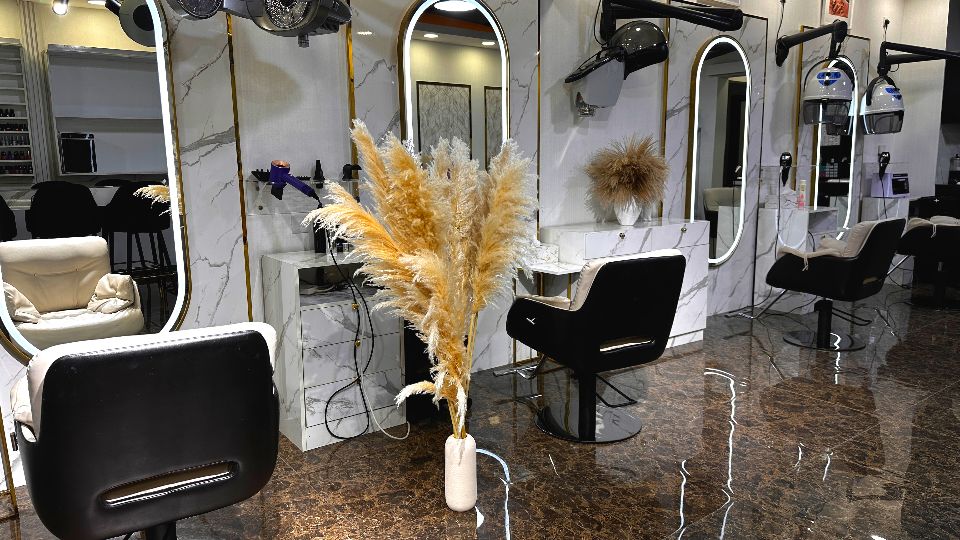 Running Ladies Salon For Sale in Al Barsha - Al Barsha - VIN 4437  | RGEstate UAE