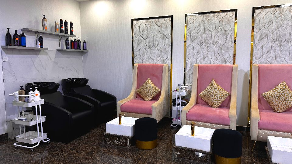 Running Ladies Salon For Sale in Al Barsha - Al Barsha - VIN 4437  | RGEstate UAE