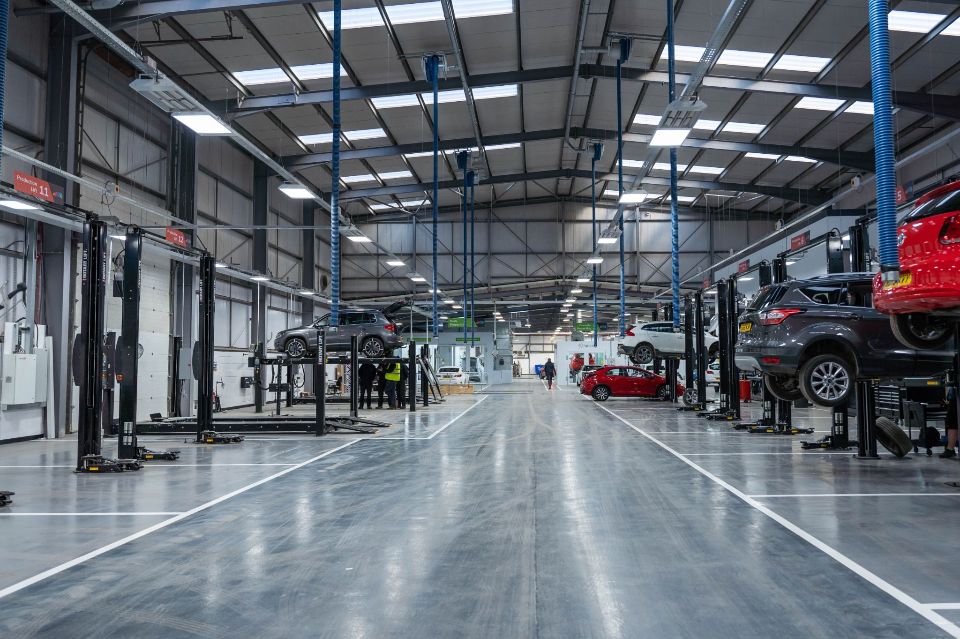 16,000 Sqft Running Service Center with Business & Setup For Sale in Ras Al Khor Industrial Area - Ras Al Khor - MAK PP 4242  | RGEstate UAE