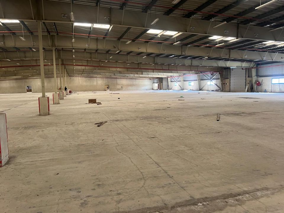 215,000 sqft Plot 150,000 sqft Warehouse For Sale in JAFZA  | RGEstate UAE