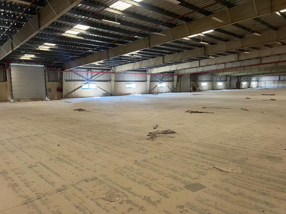 215,000 sqft Plot 150,000 sqft Warehouse For Sale in JAFZA  | RGEstate UAE