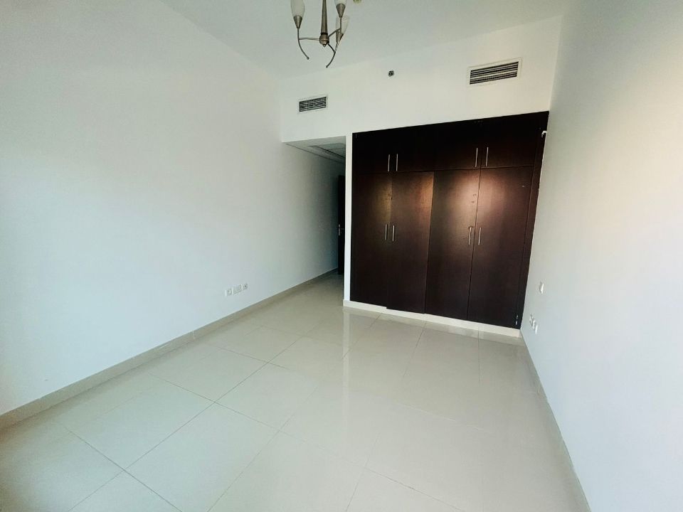 Spacious Unit of 1 Bedroom  | Good Opportunity Investment.  | RGEstate UAE