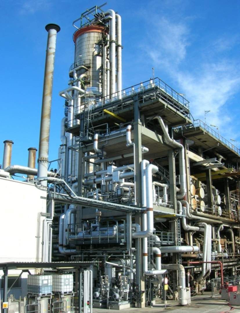Running Petroleum Distillation Facility for Sale: 10,000 MT/Month Capacity in Hamriyah Free Zone, Sharjah, UAE  | RGEstate UAE