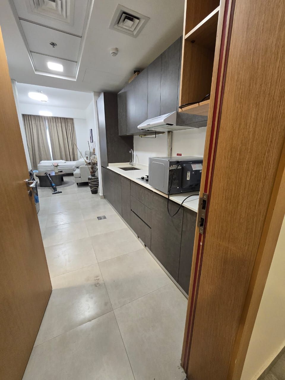 Fully Furnished Studio  | Vacant Now | Prime Location  | RGEstate UAE