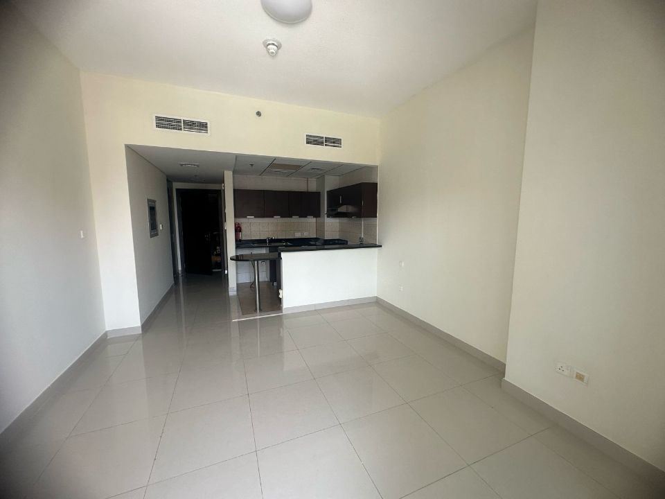 Vacant  | Spacious  Studio with Balcony in Sports City   | RGEstate UAE