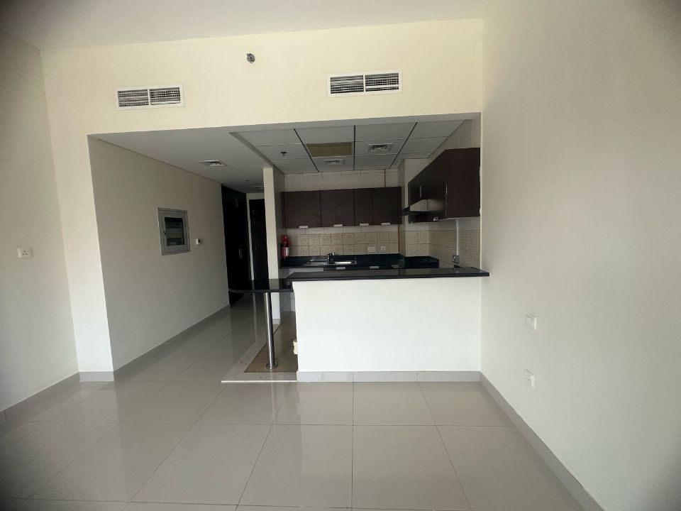 Vacant  | Spacious  Studio with Balcony in Sports City   | RGEstate UAE