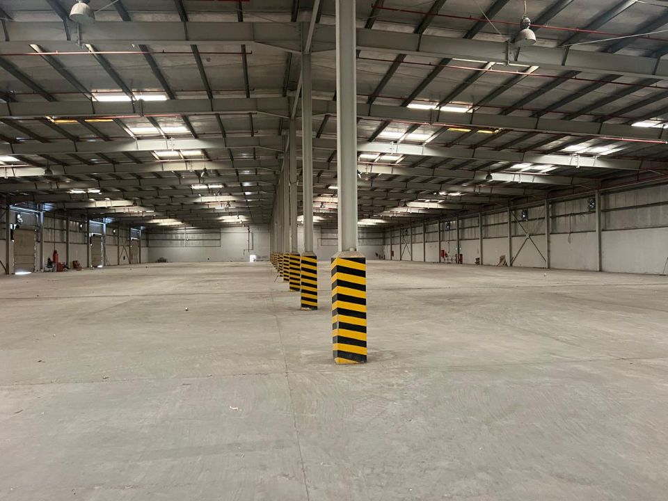 98,000 sqft Warehouse For Rent in JAFZ
  | RGEstate UAE
