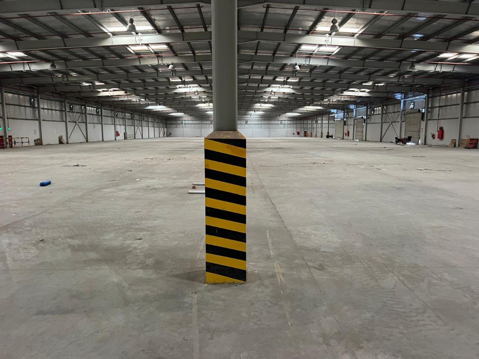 98,000 sqft Warehouse For Rent in JAFZ
  | RGEstate UAE