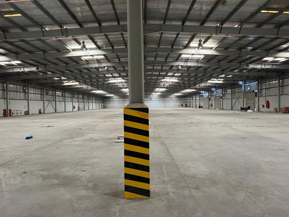98,000 sqft Warehouse For Rent in JAFZ
  | RGEstate UAE