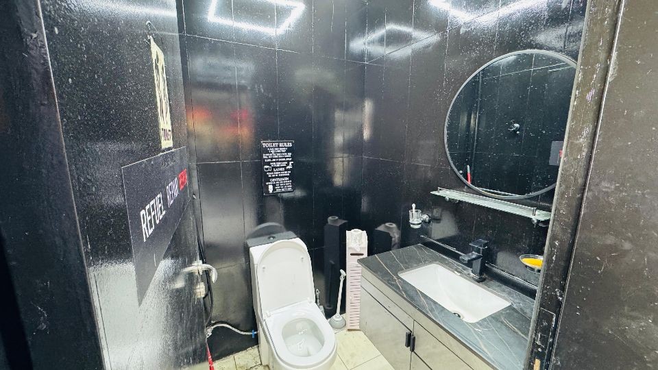 Tax Free 3,330 Sqft Warehouse with Mezzanine Floor for Rent in Al Quoz  | RGEstate UAE