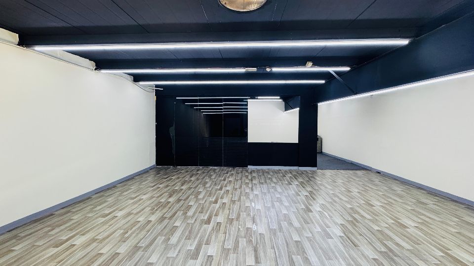 Tax Free 3,330 Sqft Warehouse with Mezzanine Floor for Rent in Al Quoz  | RGEstate UAE