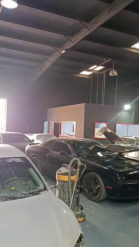 4,200 Sqft Fully Equipped Car Care Garage Warehouse for Sale in Al Quoz Industrial Area 2, Dubai  | RGEstate UAE