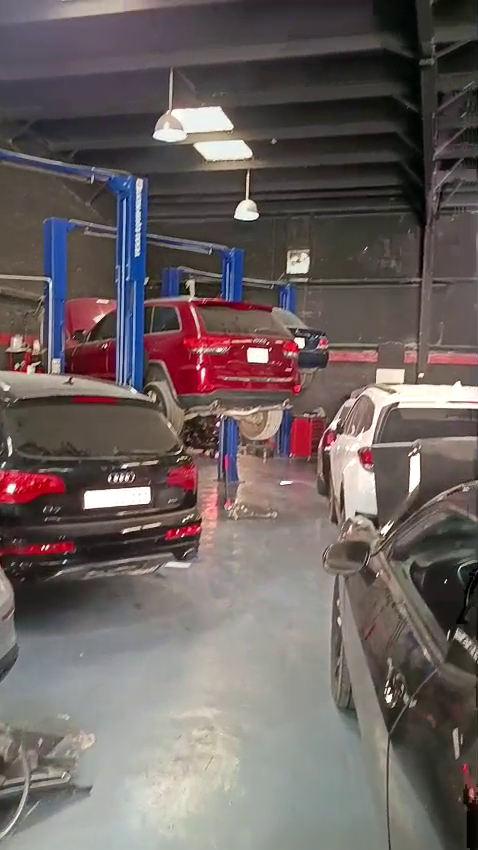 4,200 Sqft Fully Equipped Car Care Garage Warehouse for Sale in Al Quoz Industrial Area 2, Dubai  | RGEstate UAE